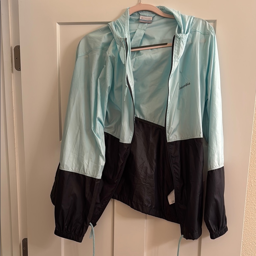 Columbia Women's Light Blue and Black Rain Jacket (Large)
